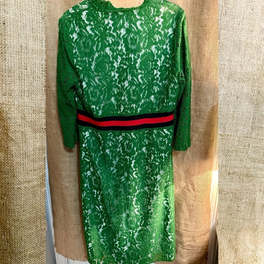 Beautiful Kelly green 💚 lace dress with navy and red ribbed band/zips in front! - Picture 3 of 8